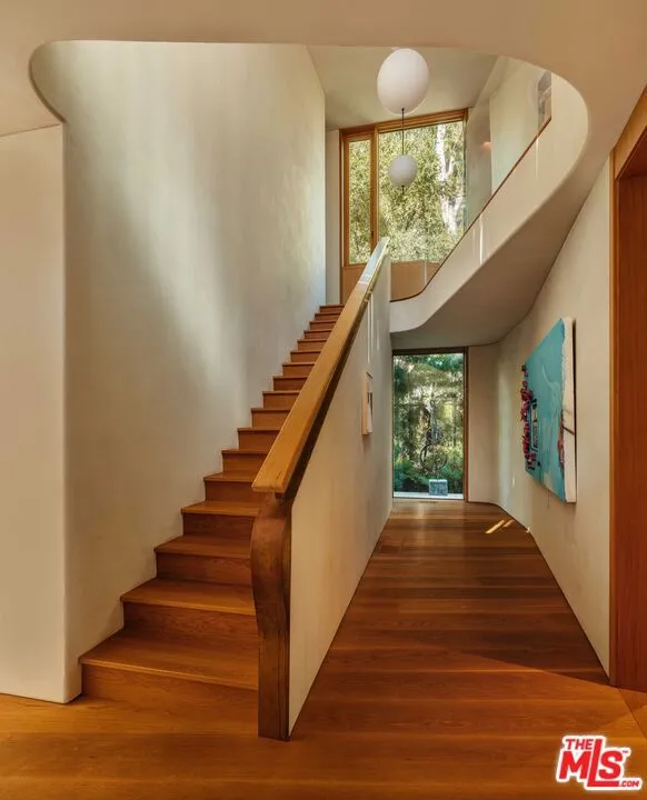 800 Brooktree Road Pacific Palisades, CA 90272