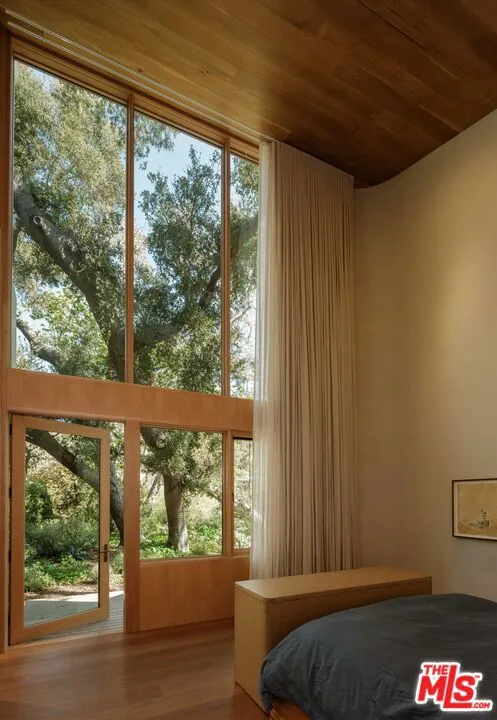 800 Brooktree Road Pacific Palisades, CA 90272