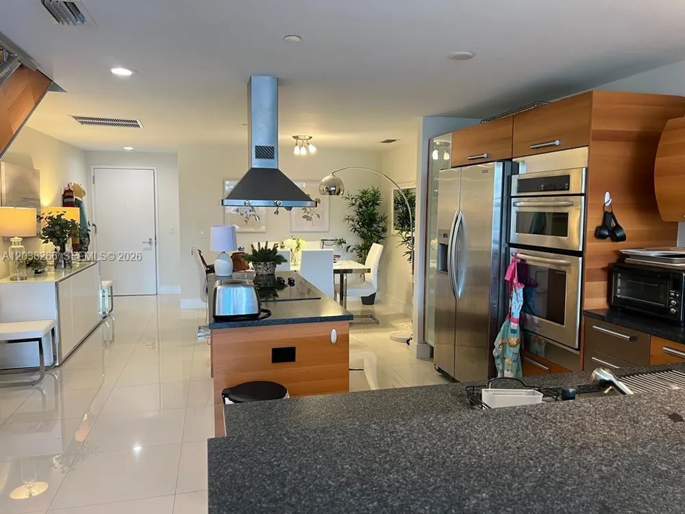 2950 NE 188th St #108 Aventura, FL 33180
