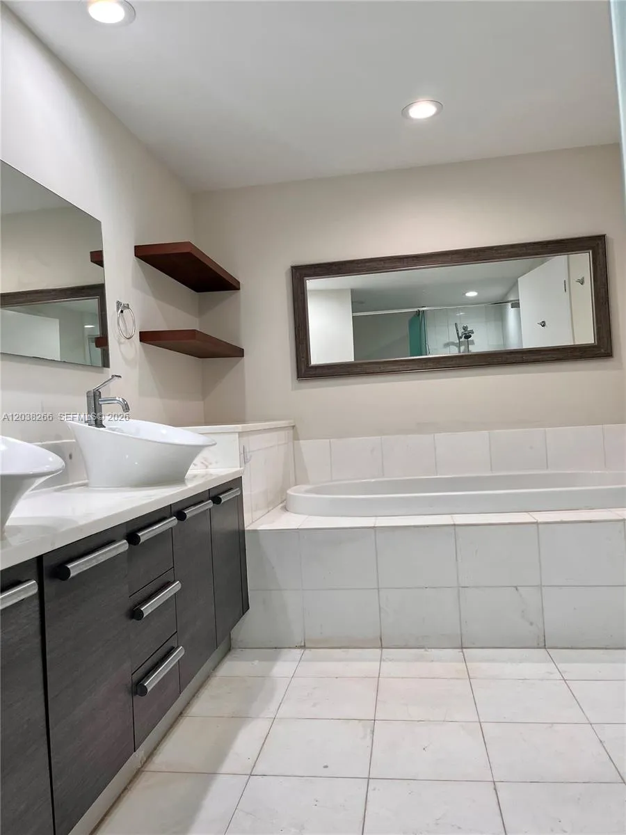 2950 NE 188th St #108 Aventura, FL 33180
