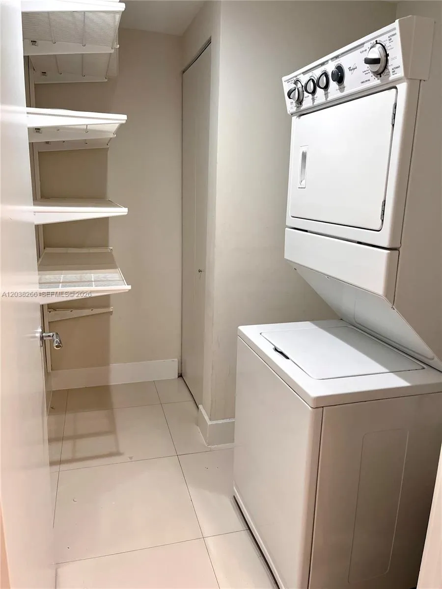 2950 NE 188th St #108 Aventura, FL 33180
