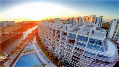 2950 NE 188th St #108 Aventura, FL 33180