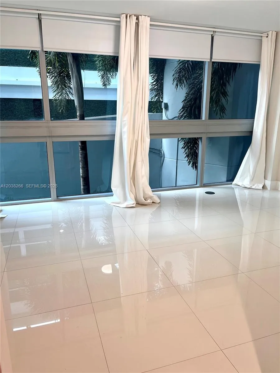 2950 NE 188th St #108 Aventura, FL 33180