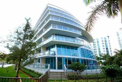 2950 NE 188th St #108 Aventura, FL 33180
