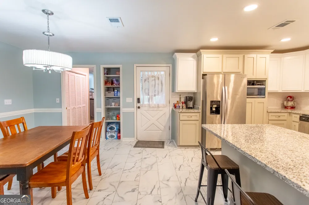 1194 Blackshear Hwy Baxley, GA 31513