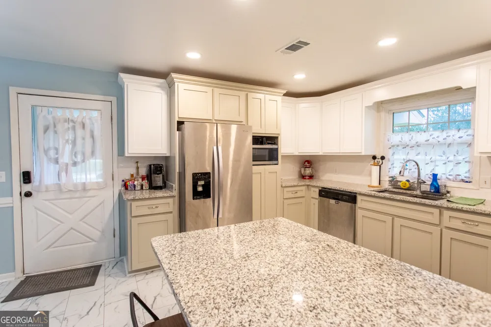 1194 Blackshear Hwy Baxley, GA 31513