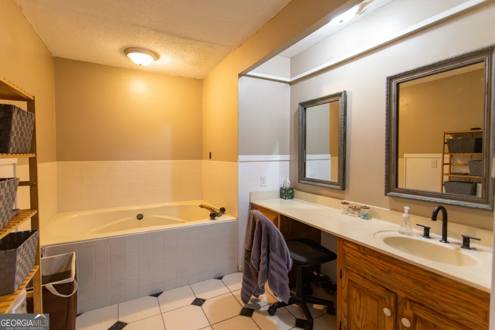 1194 Blackshear Hwy Baxley, GA 31513
