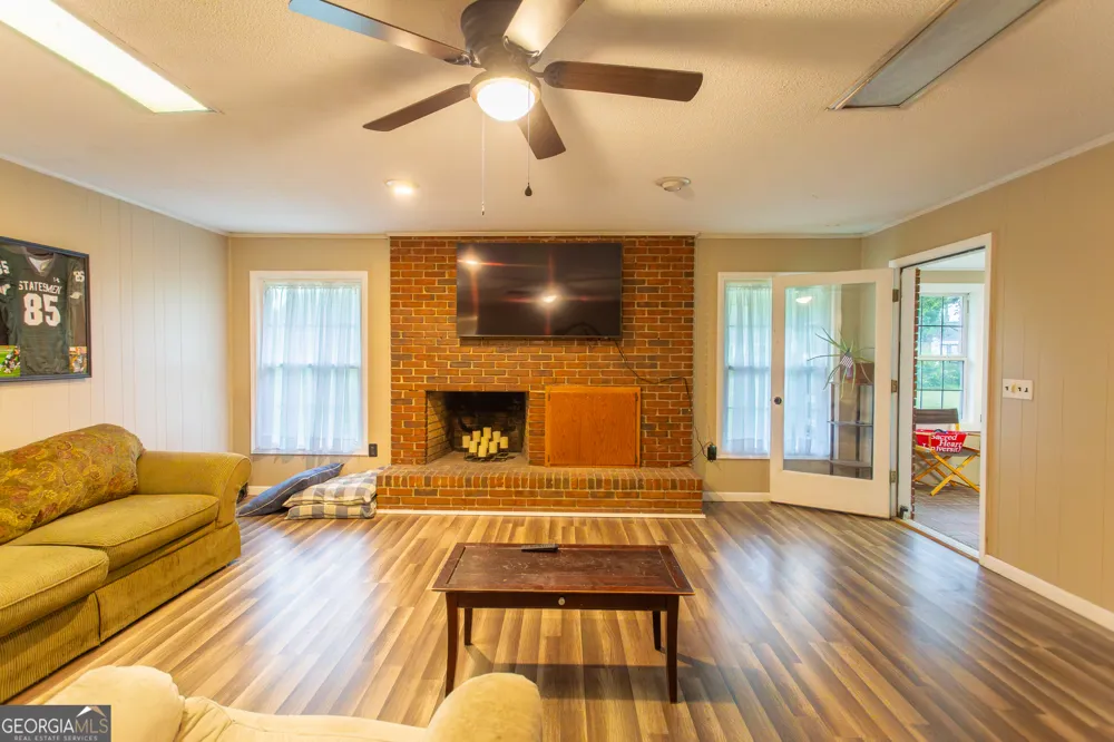 1194 Blackshear Hwy Baxley, GA 31513