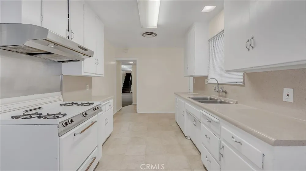 154 S Lima Street Sierra Madre, CA 91024