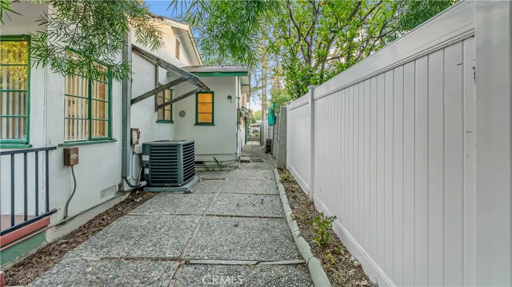 154 S Lima Street Sierra Madre, CA 91024