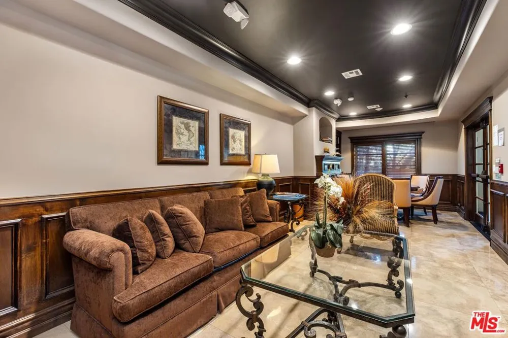 12026 Hoffman Street #302 Studio City, CA 91604