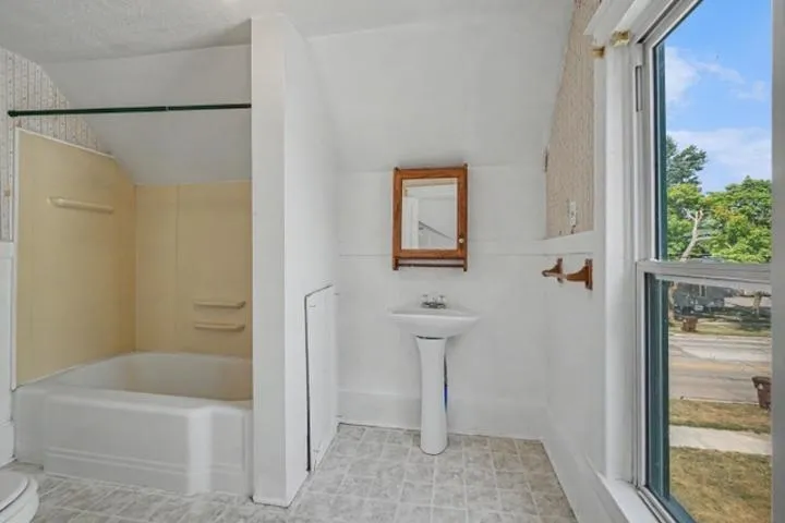 221 W Center Street Alma City, MI 48801