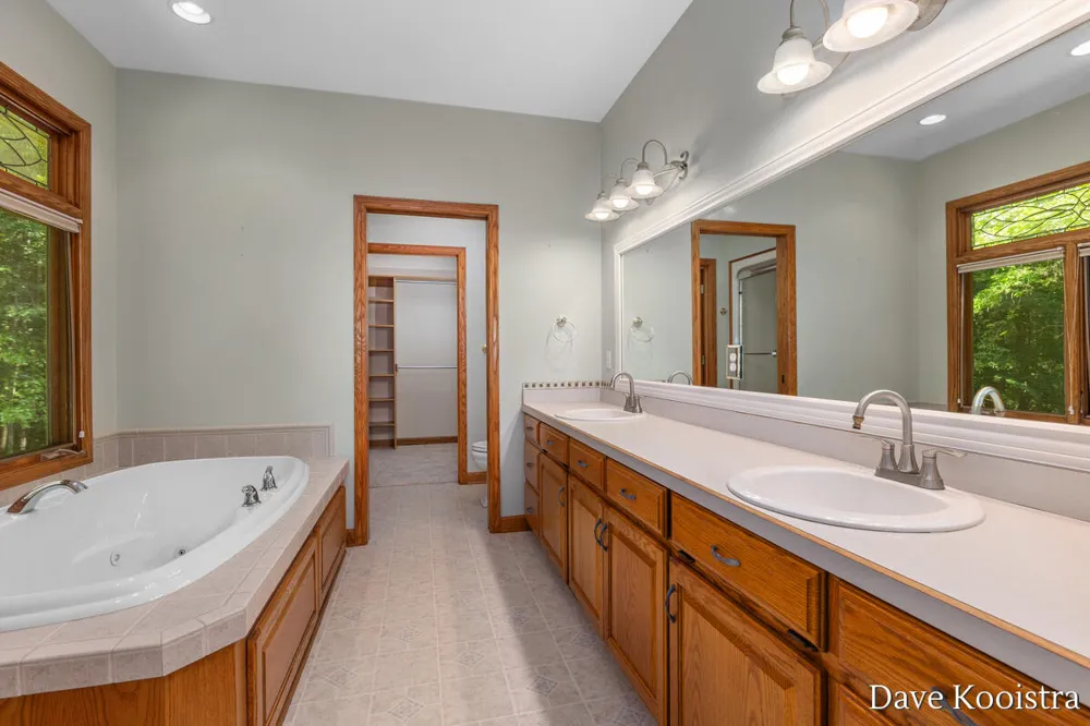 5133 Streamside Court NE Rockford, MI 49341