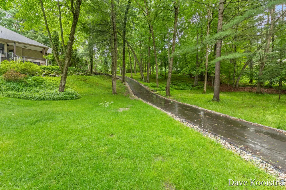 5133 Streamside Court NE Rockford, MI 49341