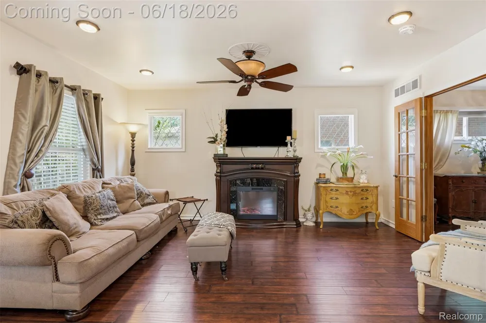 435 Melborn Street Dearborn City, MI 48128