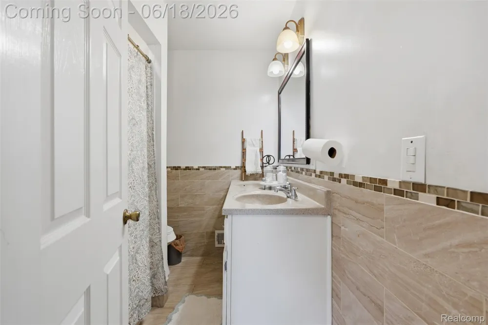 435 Melborn Street Dearborn City, MI 48128