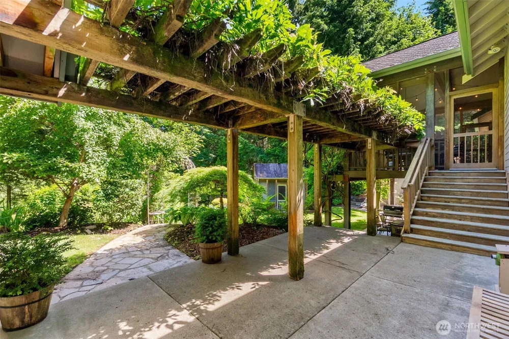 11500 Weisenberger Road SE Rainier, WA 98576