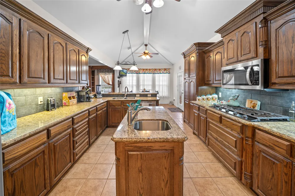 14226 County Road 434 Lindale, TX 75771