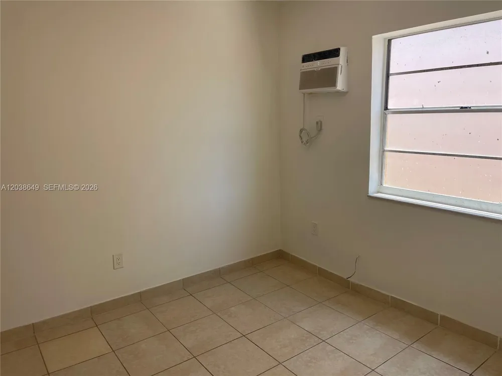1043 NW 2nd St #14 Miami, FL 33128