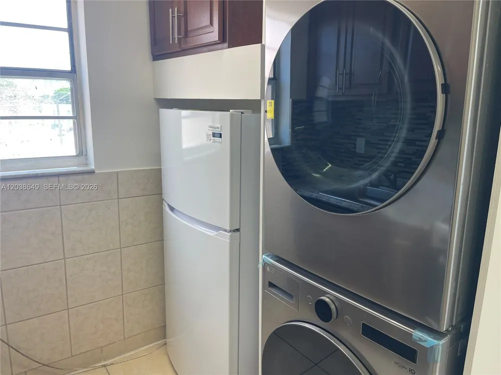 1043 NW 2nd St #14 Miami, FL 33128