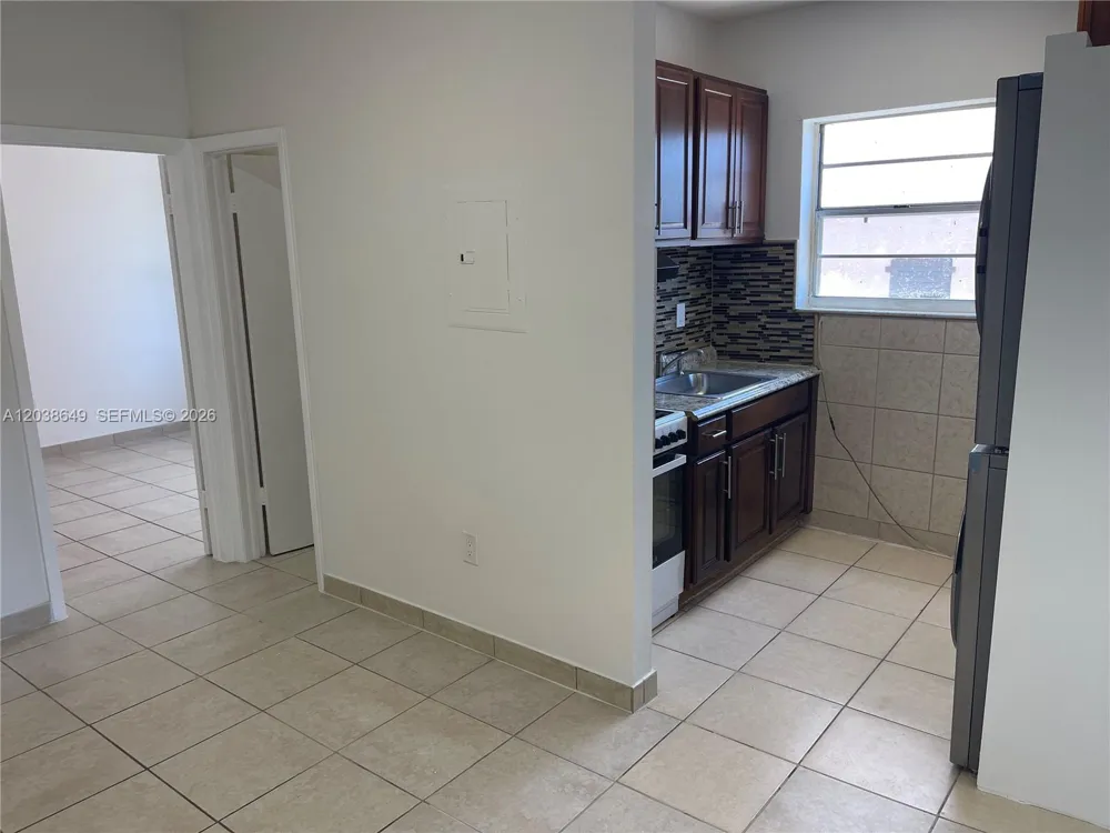 1043 NW 2nd St #14 Miami, FL 33128