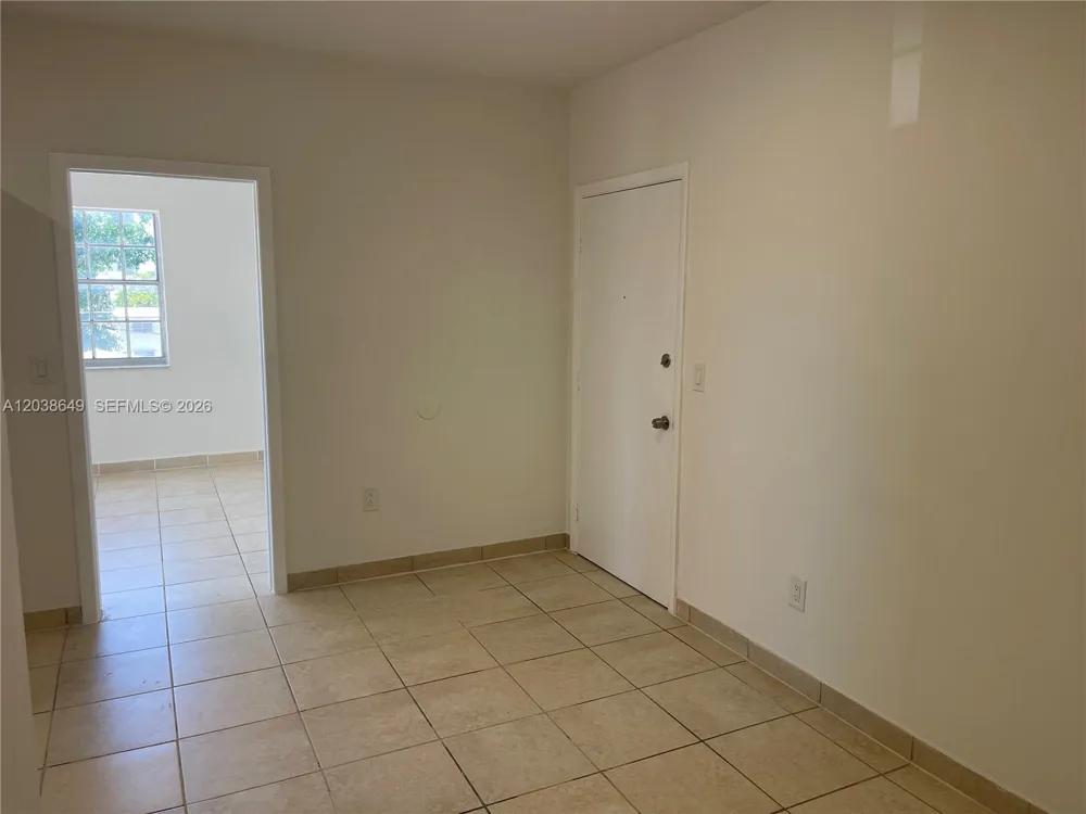 1043 NW 2nd St #14 Miami, FL 33128