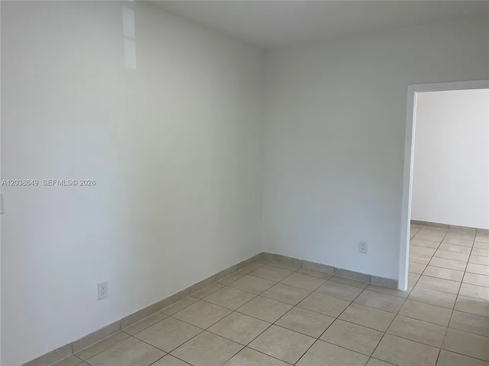 1043 NW 2nd St #14 Miami, FL 33128