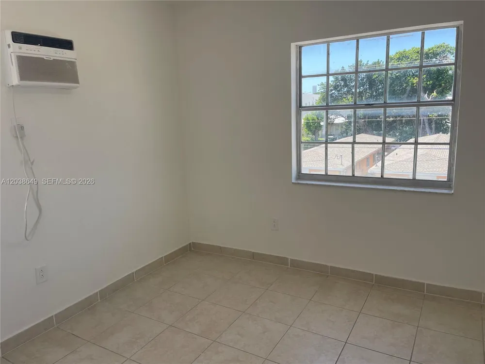 1043 NW 2nd St #14 Miami, FL 33128