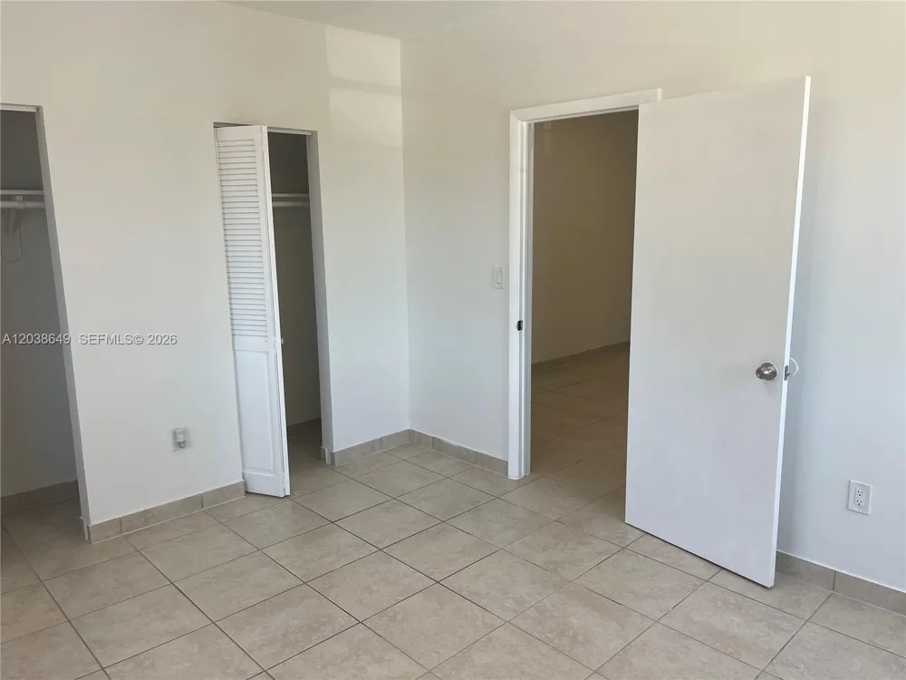 1043 NW 2nd St #14 Miami, FL 33128