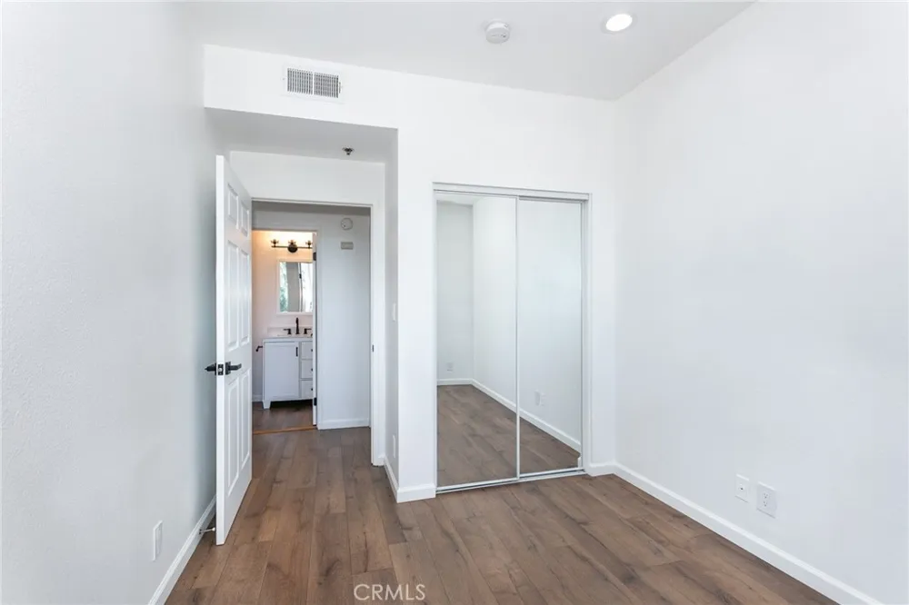 19350 Sherman Way #208 Reseda, CA 91335