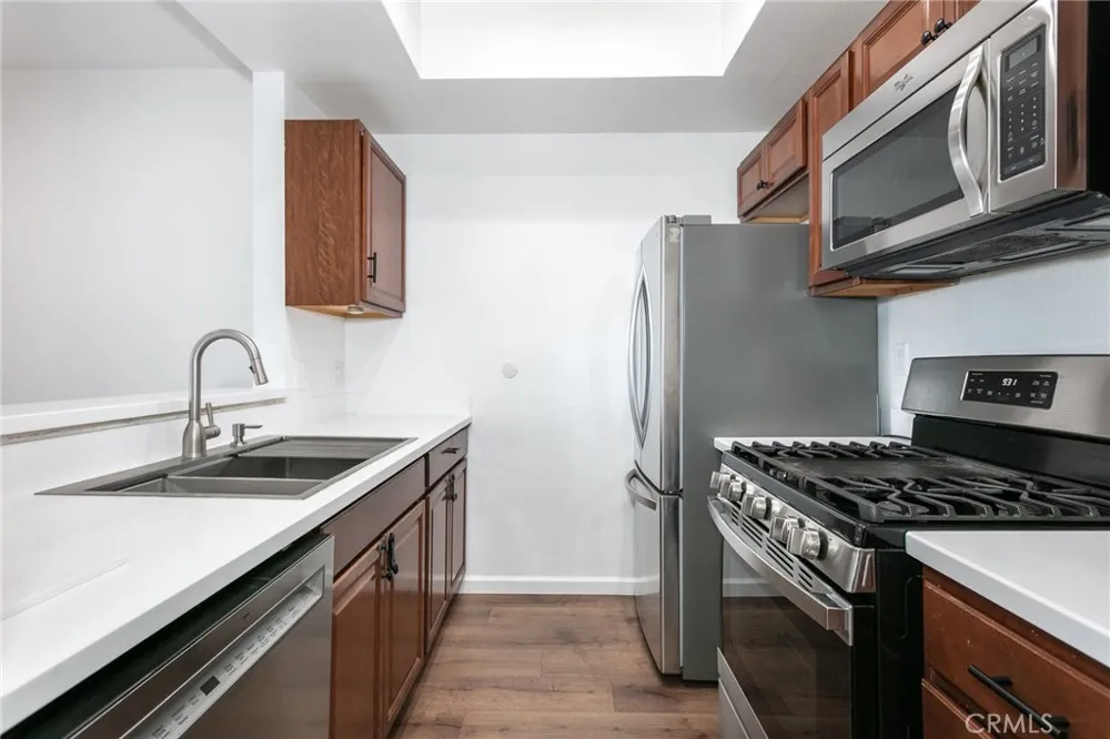 19350 Sherman Way #208 Reseda, CA 91335