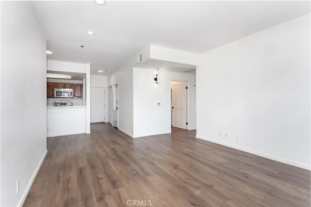 19350 Sherman Way #208 Reseda, CA 91335