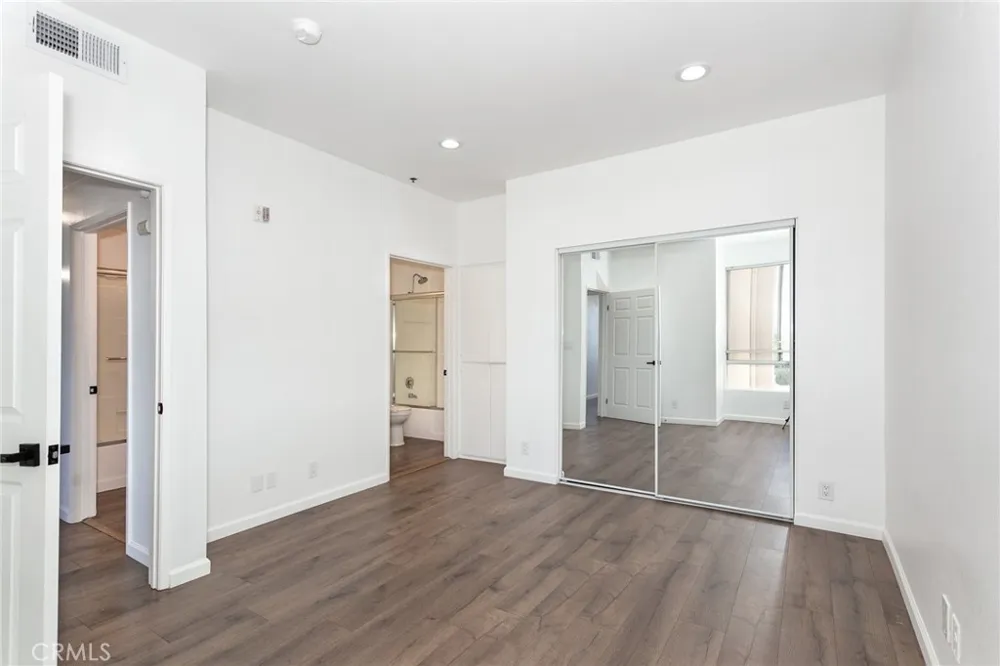 19350 Sherman Way #208 Reseda, CA 91335