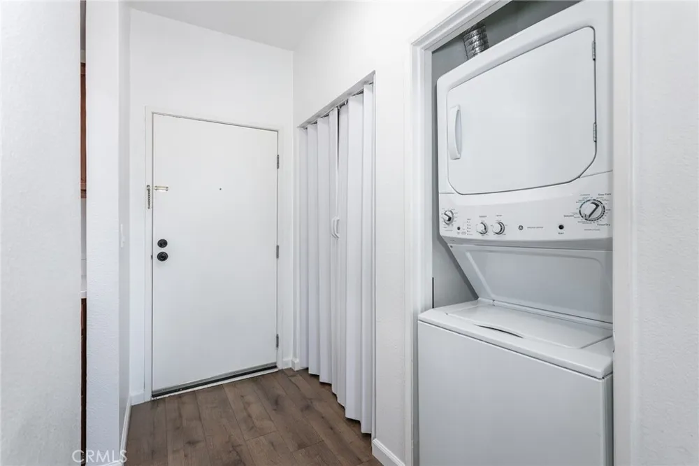 19350 Sherman Way #208 Reseda, CA 91335