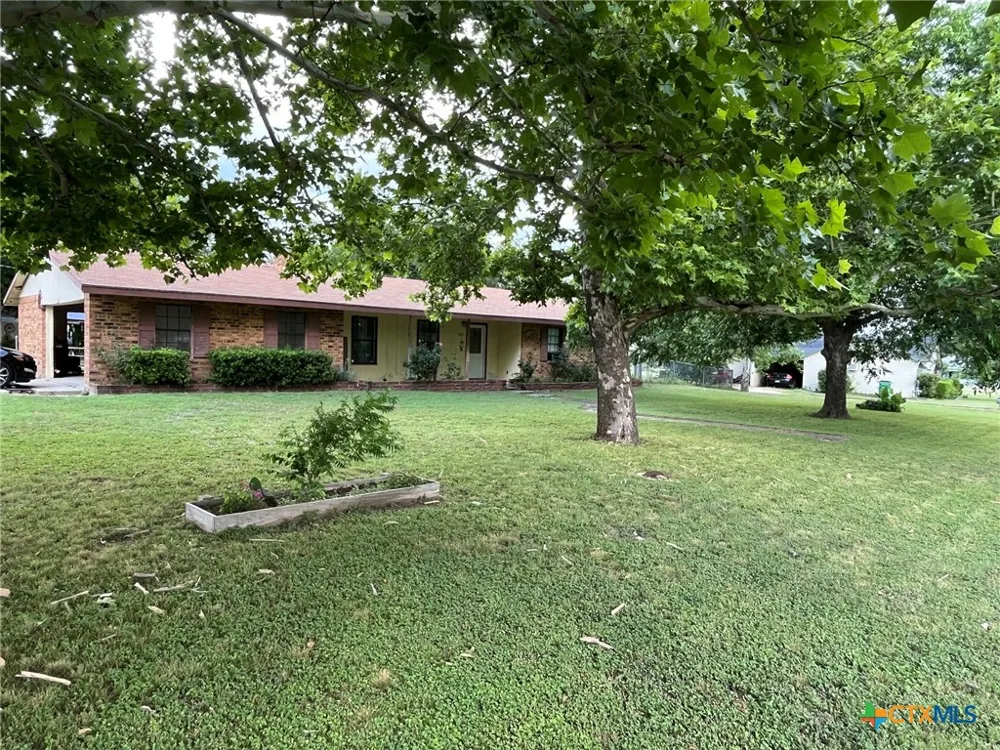 501 S 6th Street Lometa, TX 76853
