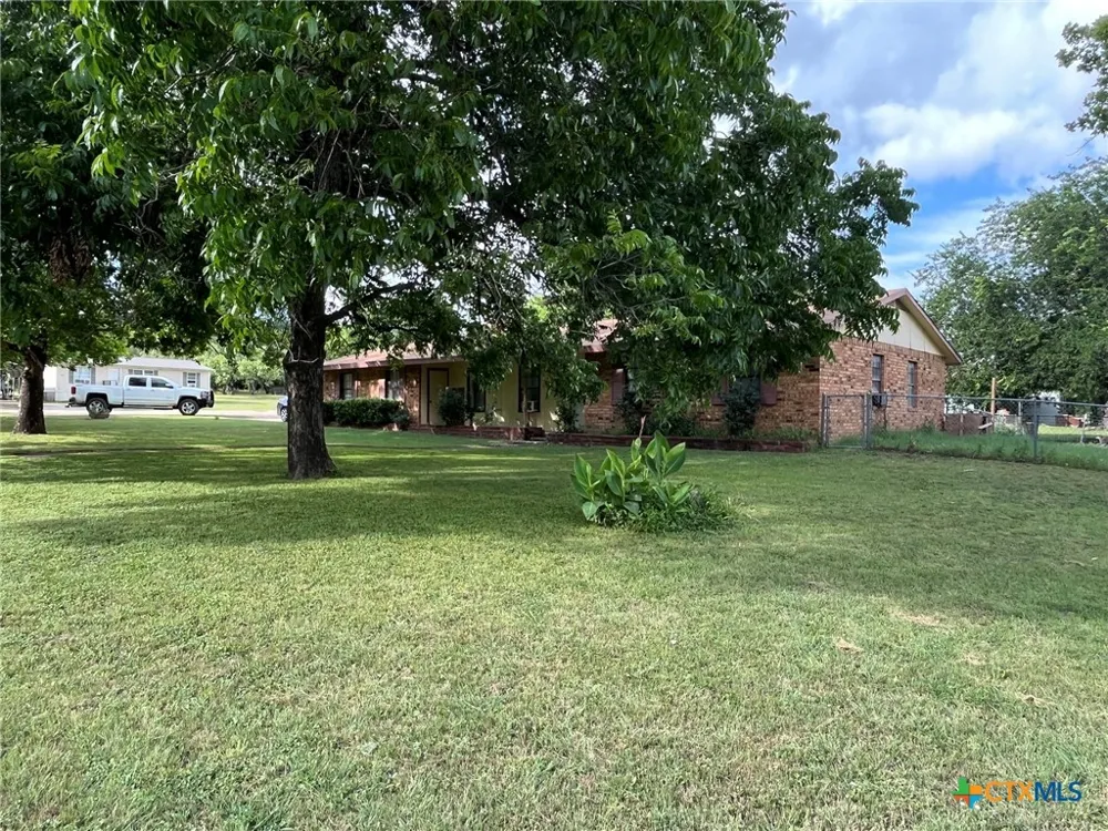501 S 6th Street Lometa, TX 76853