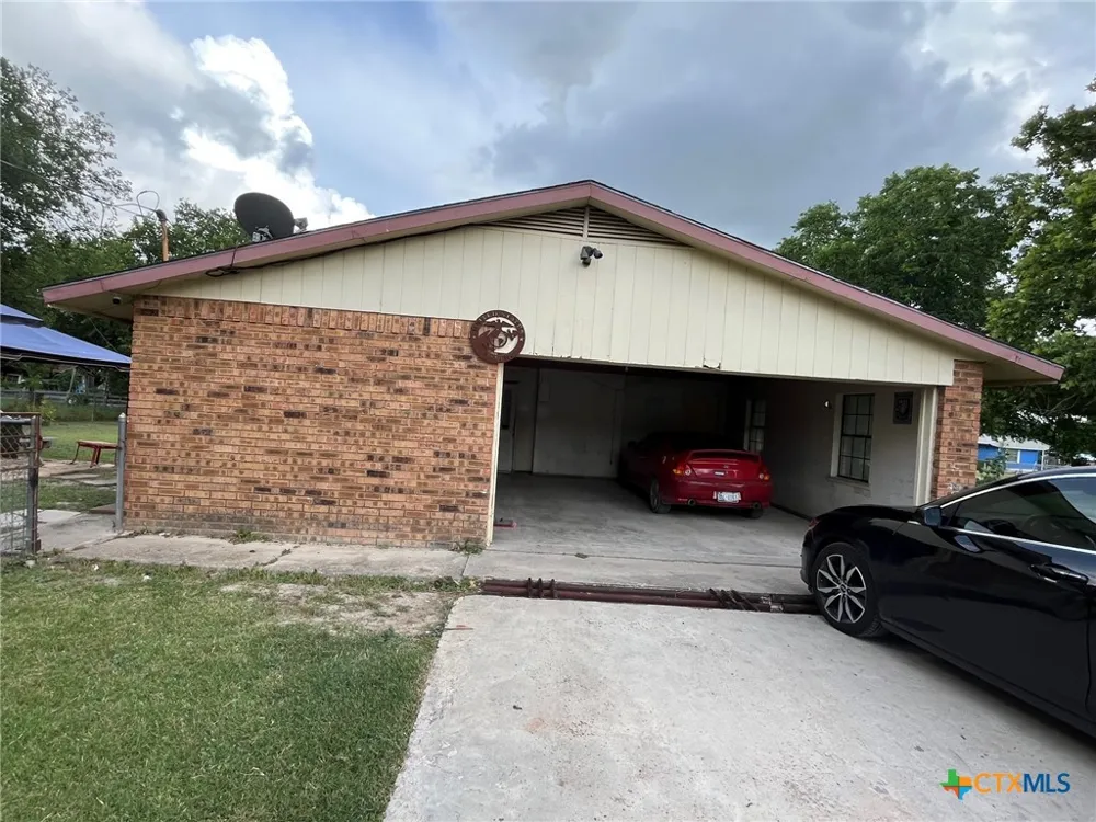 501 S 6th Street Lometa, TX 76853
