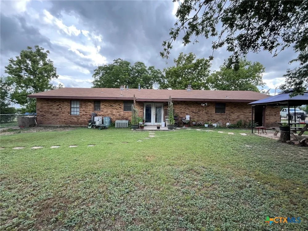 501 S 6th Street Lometa, TX 76853