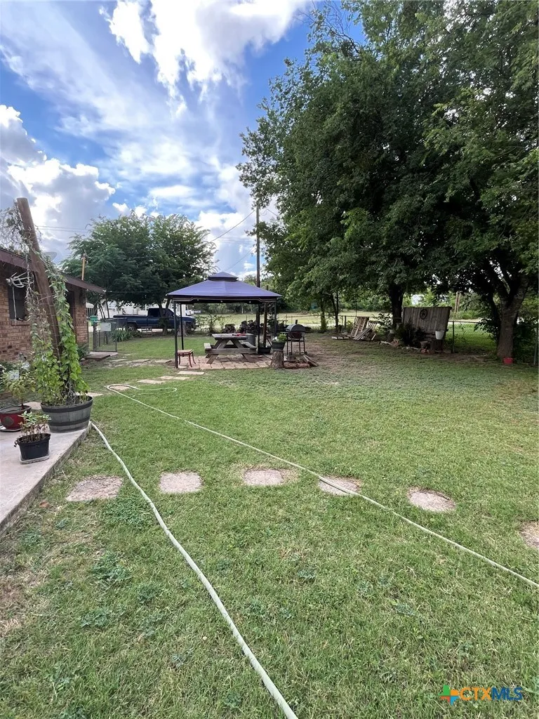 501 S 6th Street Lometa, TX 76853