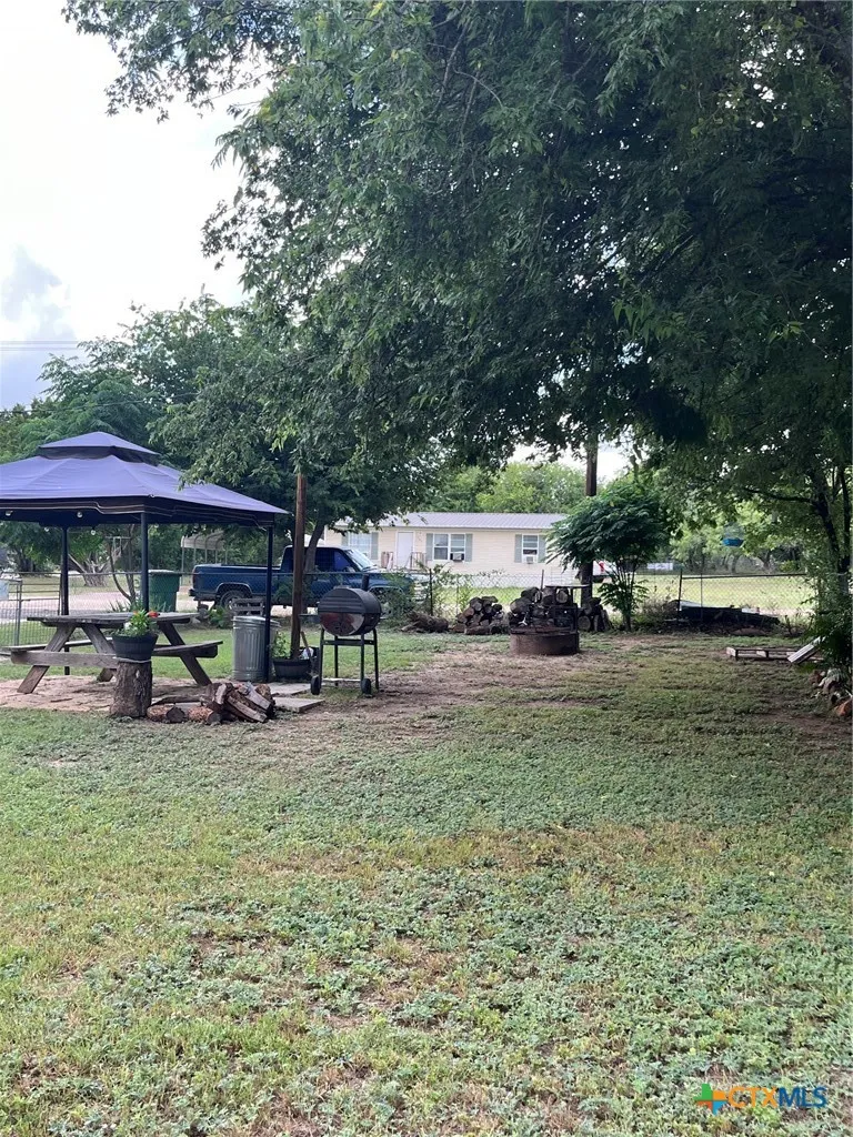 501 S 6th Street Lometa, TX 76853
