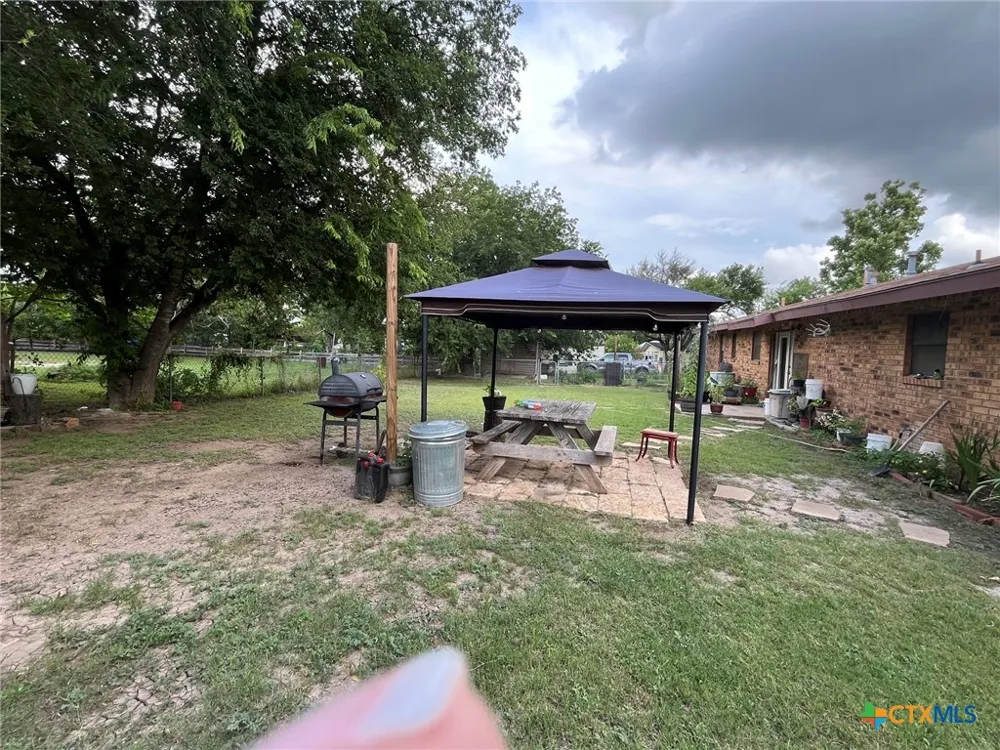 501 S 6th Street Lometa, TX 76853