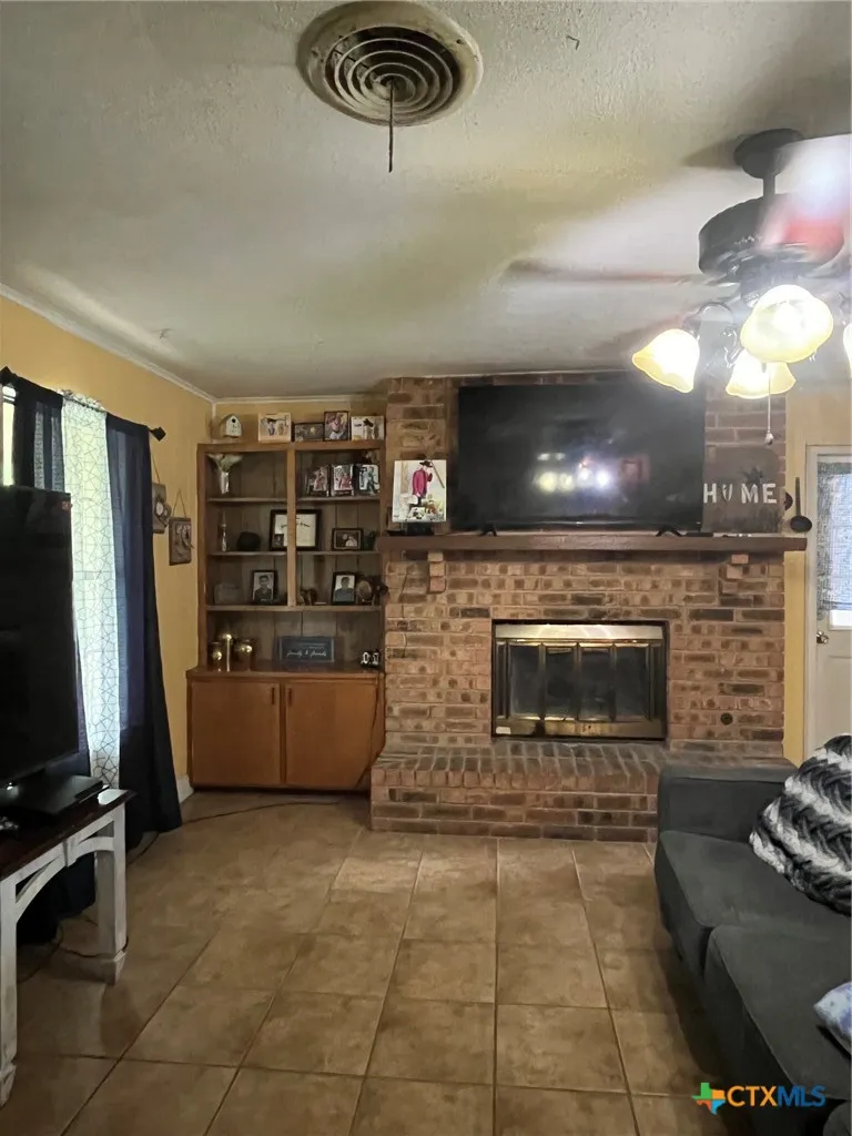 501 S 6th Street Lometa, TX 76853