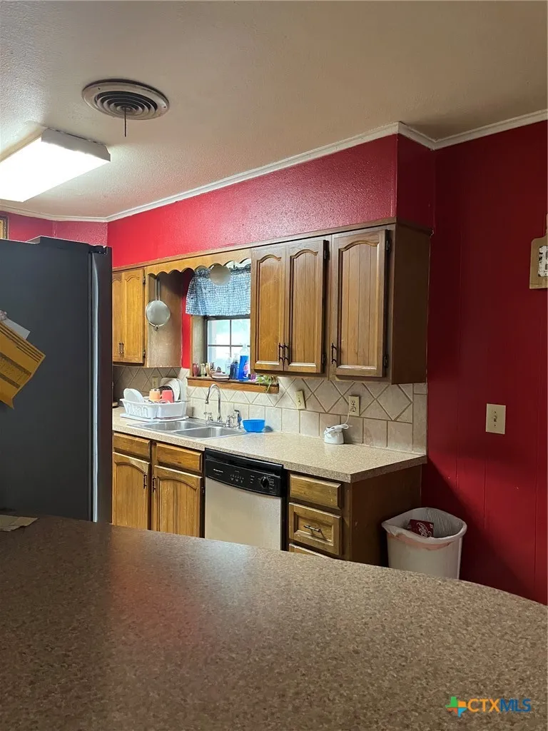 501 S 6th Street Lometa, TX 76853