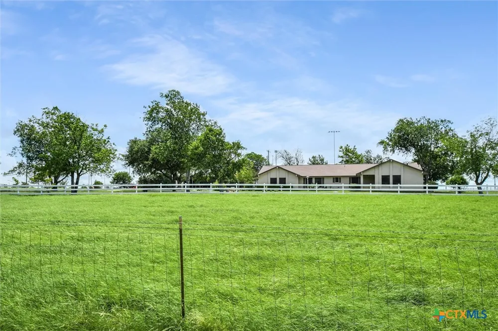 7 Brenda Lane Round Rock, TX 78665