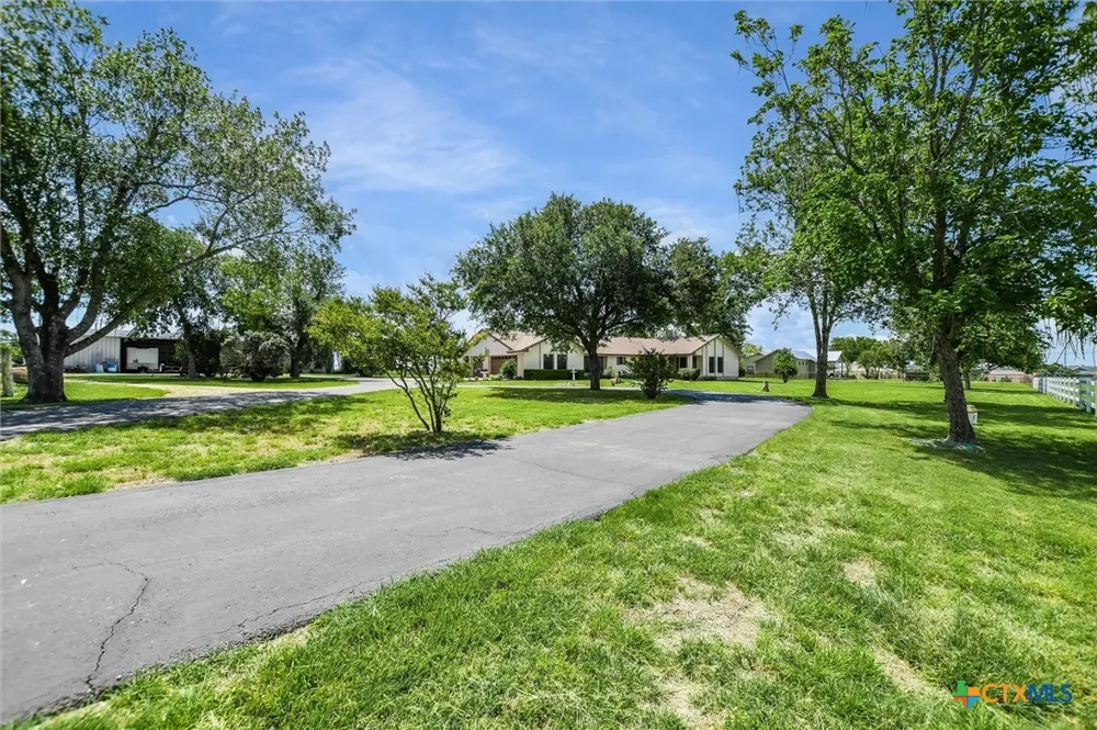 7 Brenda Lane Round Rock, TX 78665