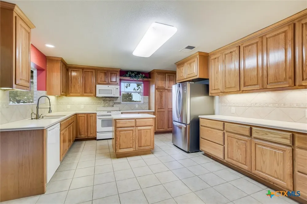 7 Brenda Lane Round Rock, TX 78665