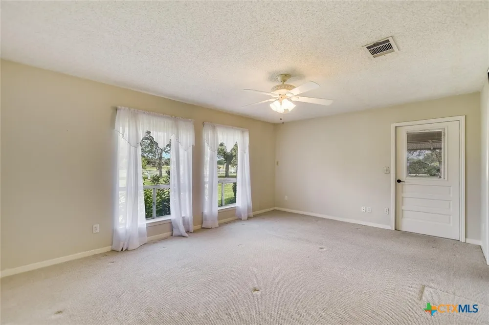 7 Brenda Lane Round Rock, TX 78665