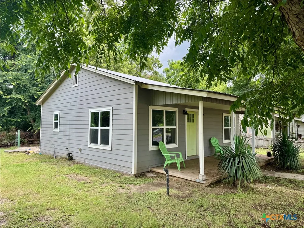 708 Sheffield Avenue Llano, TX 78643