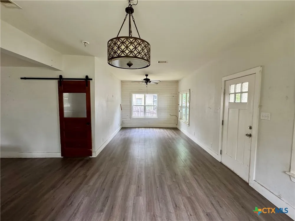 708 Sheffield Avenue Llano, TX 78643