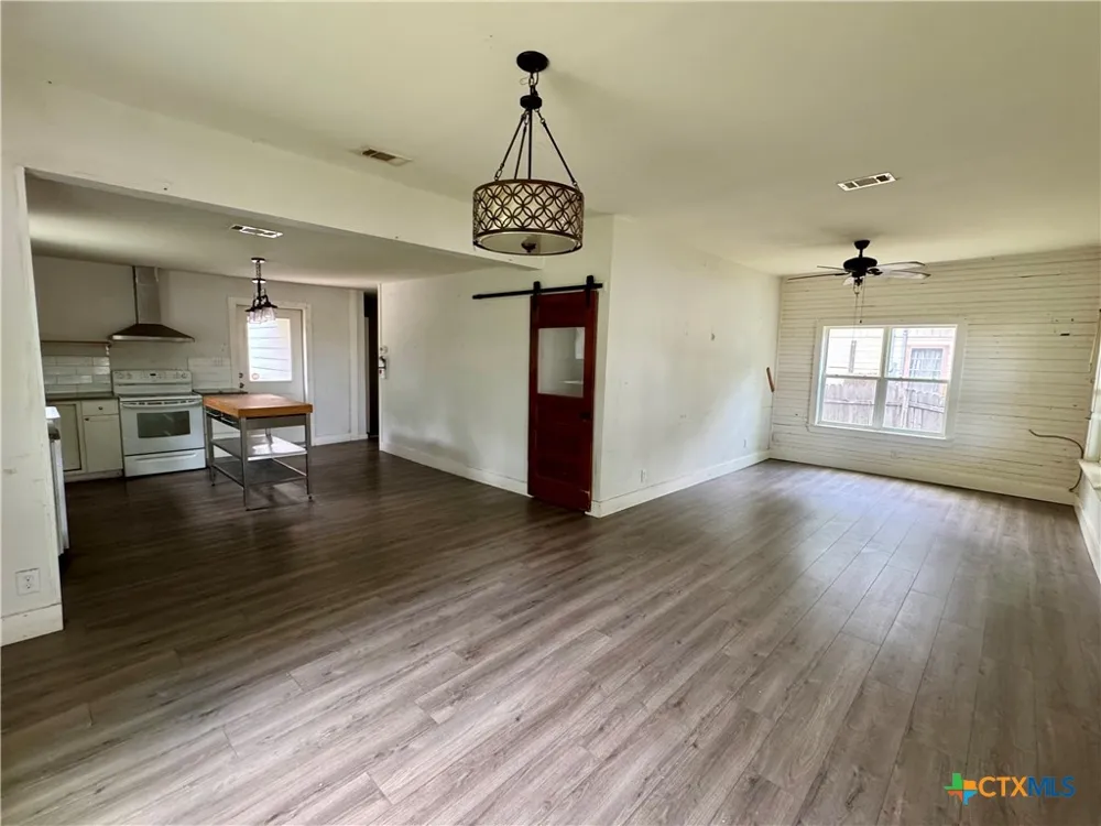 708 Sheffield Avenue Llano, TX 78643